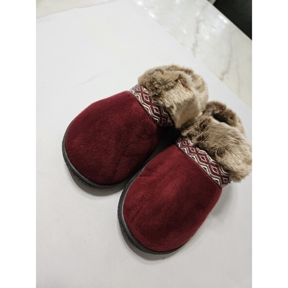 Isotoner Women Smartzone Gel Comfort Technology Red Slippers, Size US 9.5-10 - Picture 1 of 7